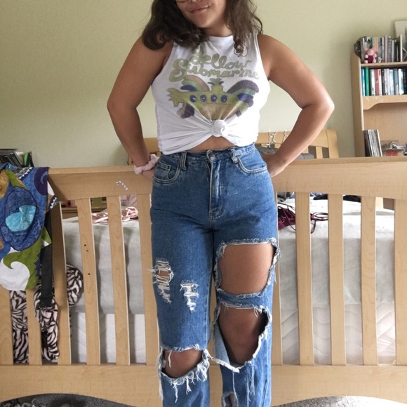 ripped high waisted mom jeans - Picture 3 of 6